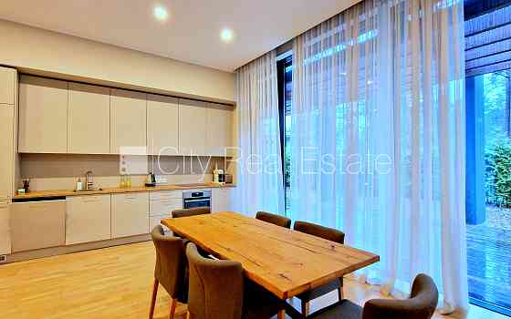 Частный дом, новостройка, дом во дворе, межэтажные железобетонные перекрытия, Юрмала