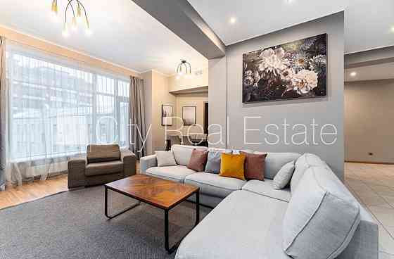 Новостройка, фасадный дом, благоустроенная озеленённая территория, закрытый Rīga