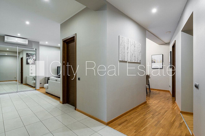 Jaunceltne, fasādes māja, labiekārtota apzaļumota teritorija, slēgts pagalms, teritorijas Rīga - foto 9