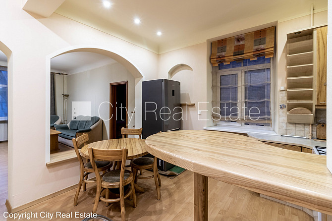 Pagalma māja, labiekārtota apzaļumota teritorija, ieeja no pagalma, guļamistabu skaits 1 gab., Rīga - foto 3