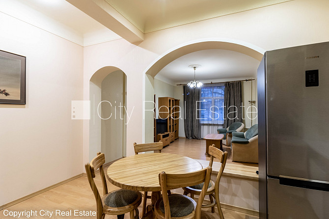 Pagalma māja, labiekārtota apzaļumota teritorija, ieeja no pagalma, guļamistabu skaits 1 gab., Rīga - foto 4