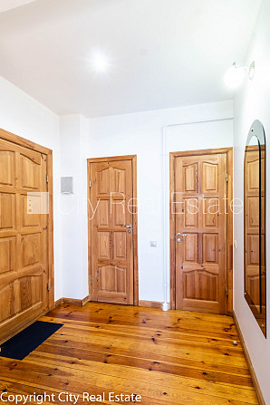 Fasādes māja, ieeja no pagalma, logi vērsti uz pagalma pusi, studio tipa, virtuve apvienota ar Rīga - foto 8