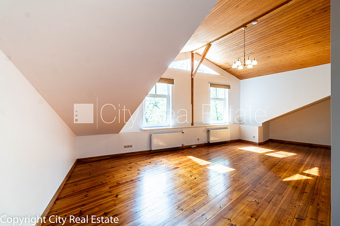 Fasādes māja, ieeja no pagalma, logi vērsti uz pagalma pusi, studio tipa, virtuve apvienota ar Rīga - foto 5