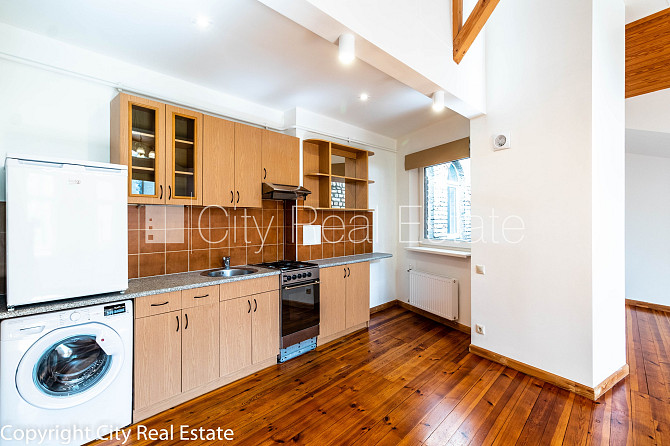 Fasādes māja, ieeja no pagalma, logi vērsti uz pagalma pusi, studio tipa, virtuve apvienota ar Rīga - foto 3