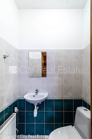 Fasādes māja, ieeja no pagalma, logi vērsti uz pagalma pusi, studio tipa, virtuve apvienota ar Rīga - foto 10