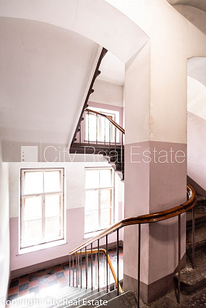 Fasādes māja, ieeja no pagalma, logi vērsti uz pagalma pusi, studio tipa, virtuve apvienota ar Rīga - foto 11