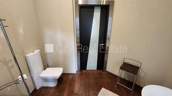 Fasādes māja, renovēta māja, ieeja no ielas, luksuss apartamenti , ir lifts, kāpņu telpa pēc Rīga - foto 18