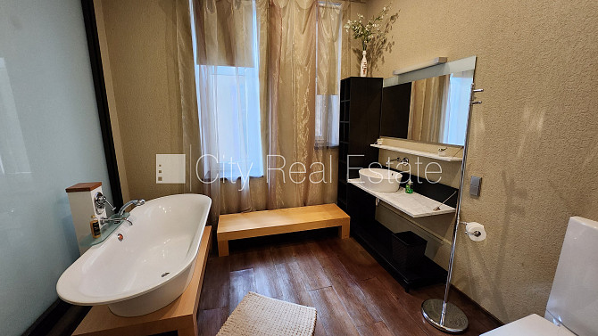 Fasādes māja, renovēta māja, ieeja no ielas, luksuss apartamenti , ir lifts, kāpņu telpa pēc Rīga - foto 11