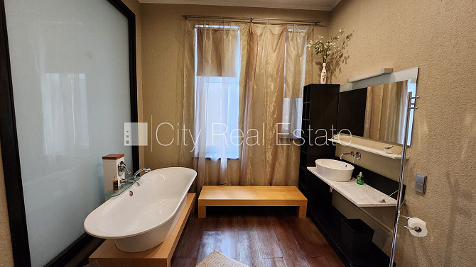 Fasādes māja, renovēta māja, ieeja no ielas, luksuss apartamenti , ir lifts, kāpņu telpa pēc Rīga - foto 9