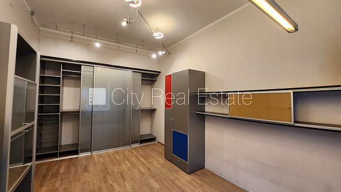 Fasādes māja, renovēta māja, ieeja no ielas, luksuss apartamenti , ir lifts, kāpņu telpa pēc Rīga - foto 12