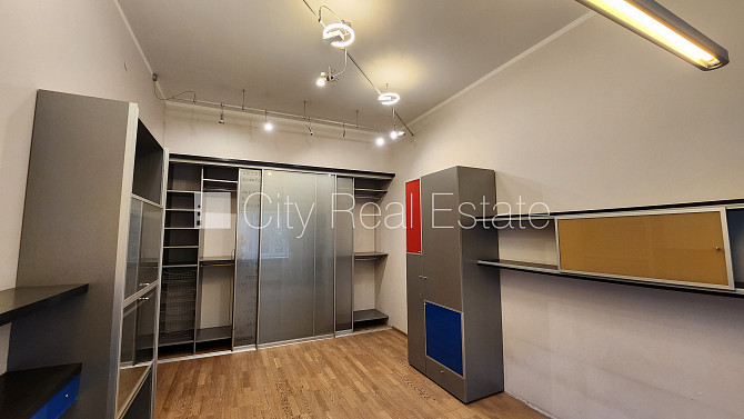 Fasādes māja, renovēta māja, ieeja no ielas, luksuss apartamenti , ir lifts, kāpņu telpa pēc Rīga - foto 15