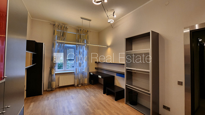 Fasādes māja, renovēta māja, ieeja no ielas, luksuss apartamenti , ir lifts, kāpņu telpa pēc Rīga - foto 13