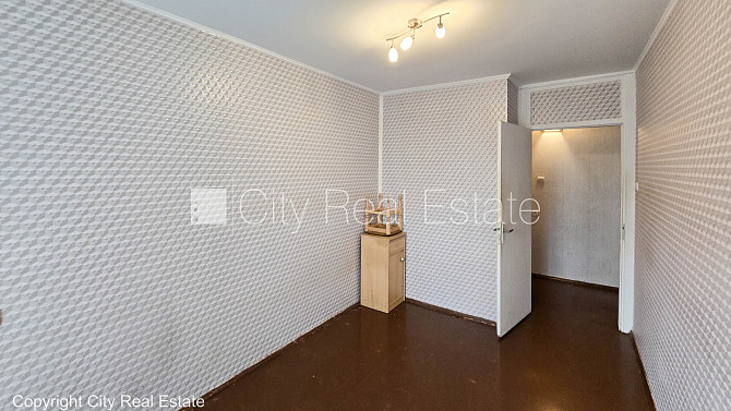 Kāpņu telpa pēc kosmētiskā remonta, lodžija, istabas izolētas 2 gab., centrālā apkure, Rīga - foto 15