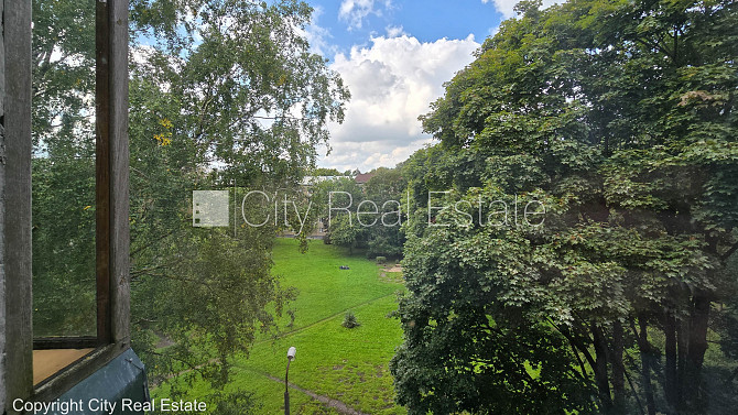 Kāpņu telpa pēc kosmētiskā remonta, lodžija, istabas izolētas 2 gab., centrālā apkure, Rīga - foto 9