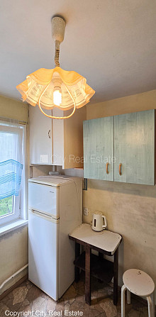 Kāpņu telpa pēc kosmētiskā remonta, lodžija, istabas izolētas 2 gab., centrālā apkure, Rīga - foto 8