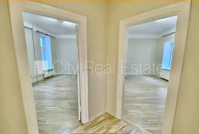 Pagalma ēka, ieeja no pagalma, ir lifts, sauna, guļamistabu skaits 3 gab., viesistaba, sporta Rīga - foto 2