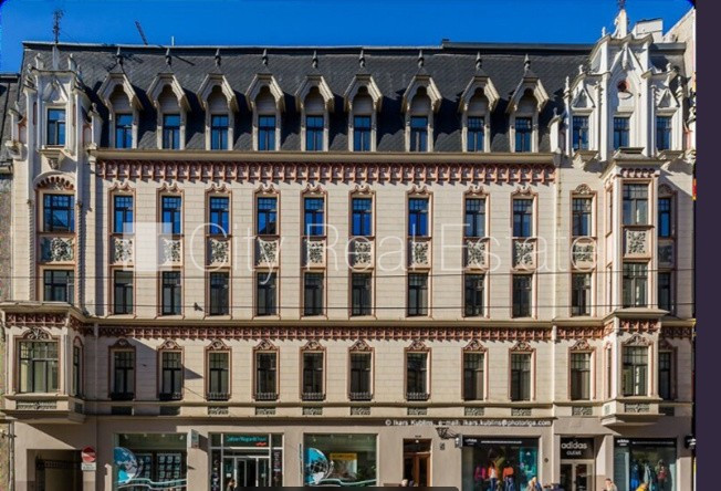 Pagalma ēka, ieeja no pagalma, ir lifts, sauna, guļamistabu skaits 3 gab., viesistaba, sporta Rīga - foto 1