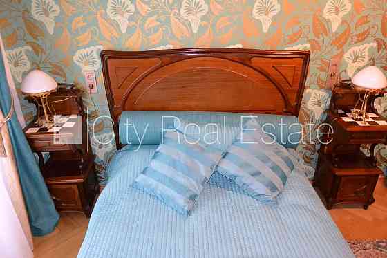 Фасадный дом, закрытая территория, вход с улицы, лифт, балкон, количество спален 2 Рига