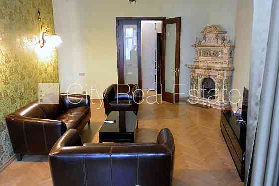 Фасадный дом, закрытая территория, вход с улицы, лифт, балкон, количество спален 2 Рига