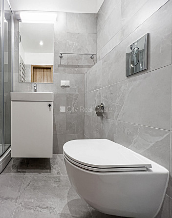 Jaunceltne, labiekārtots apzaļumots pagalms, garāža vienai automašīnai, ir lifts, balkons, Rīga - foto 20