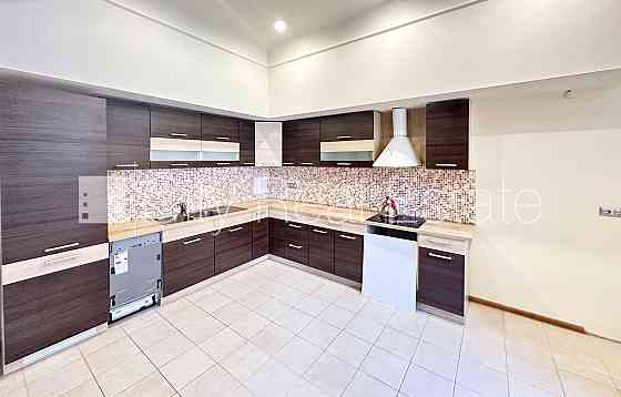 Фасадный дом, реновированный дом, благоустроенная озеленённая территория, Рига