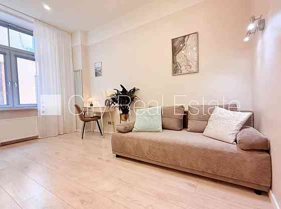 Реновированный дом, закрытый двор, лифт, лестничная клетка после капитального Rīga