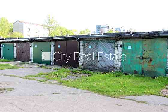 Земля в собственности, территория обнесена забором, закрытая территория, гараж Рига