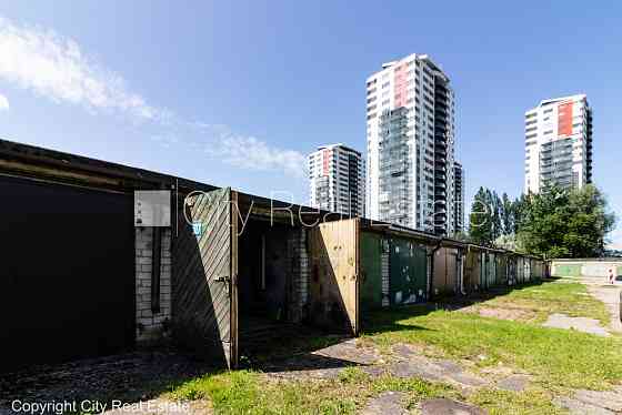 Земля в собственности, территория обнесена забором, закрытая территория, гараж Рига