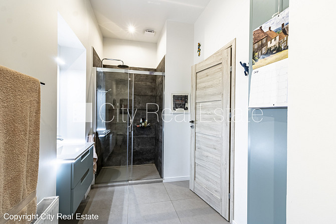 Здание во дворе, реновированный дом, закрытый двор, вход со двора, бельэтаж, Рига - изображение 18