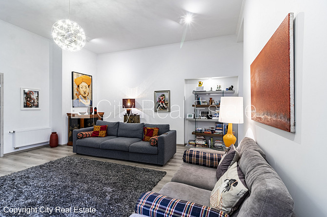 Здание во дворе, реновированный дом, закрытый двор, вход со двора, бельэтаж, Рига - изображение 3