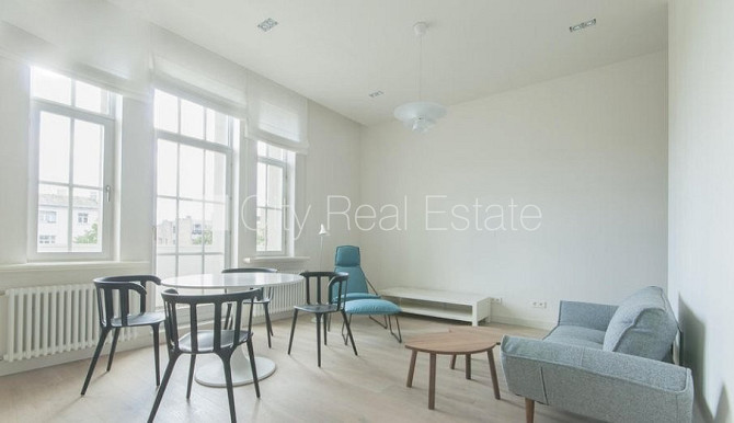 Фасадный дом, место для машины, лифт, балкон, окна выходят на улицу, количество Рига - изображение 17