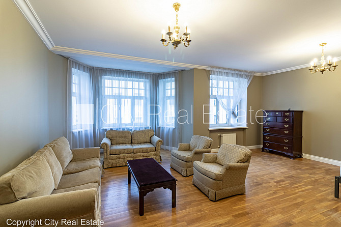 Фасадный дом, реновированный дом, закрытый двор, место для машины, вход с улицы и Рига - изображение 12