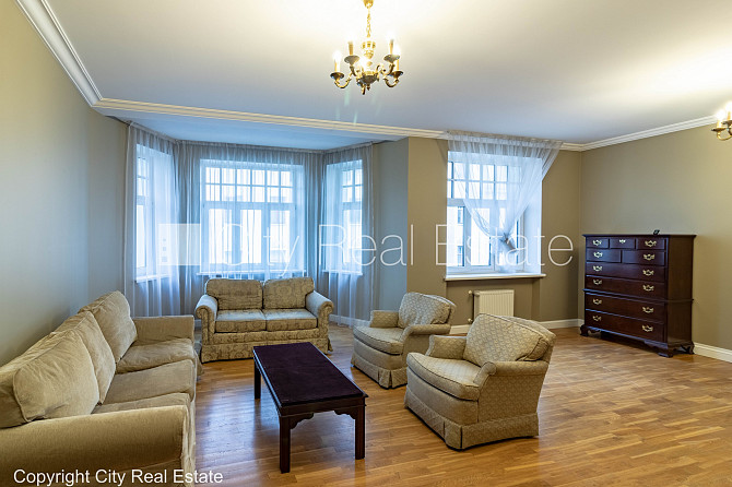 Фасадный дом, реновированный дом, закрытый двор, место для машины, вход с улицы и Рига - изображение 14