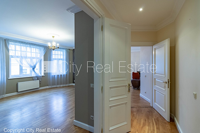 Фасадный дом, реновированный дом, закрытый двор, место для машины, вход с улицы и Рига - изображение 6