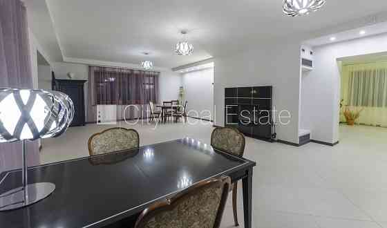 Земля в собственности, реновированный дом, поменянное покрытие крыши, кирпичные Rīga