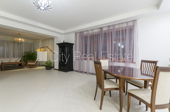 Zeme īpašumā, renovēta māja, mainīts Jumta segums, ķieģeļu mūra sienas, fasāde ar Rīga - foto 7