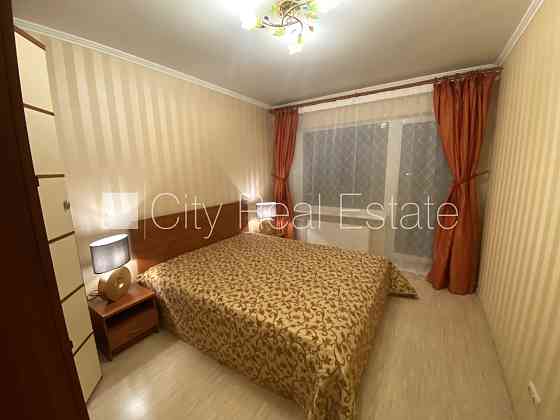 Благоустроенный озеленённый двор, место для машины, застеклённая лоджия, Рига