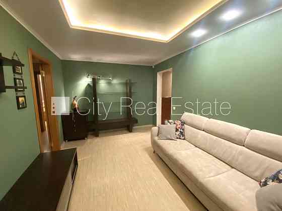 Благоустроенный озеленённый двор, место для машины, застеклённая лоджия, Рига