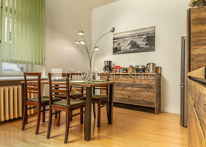 Фасадный дом, реновированный дом, вход с улицы, лестничная клетка после Рига - изображение 6