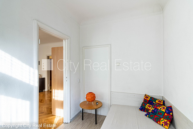 Фасадный дом, реновированный дом, вход с улицы, лестничная клетка после Рига - изображение 11