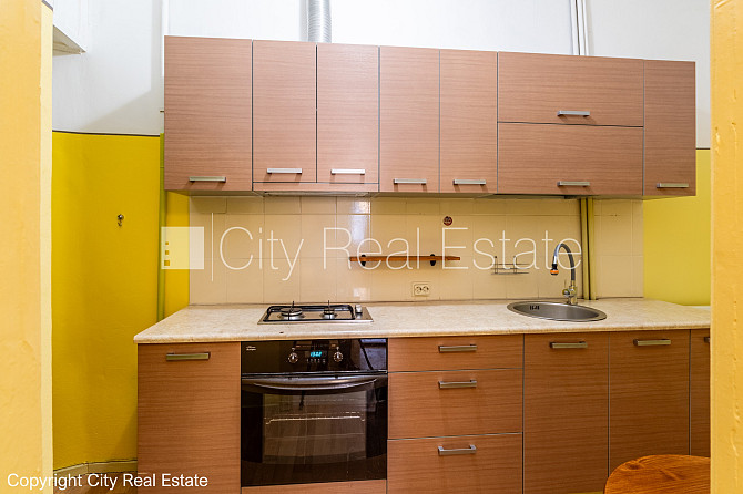 Pagalma ēka, renovēta māja, slēgts pagalms, ieeja no pagalma, ir lifts, kāpņu telpa pēc Rīga - foto 8