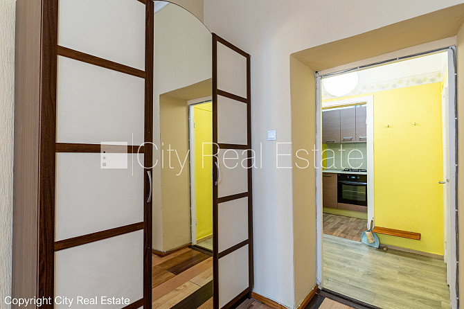 Pagalma ēka, renovēta māja, slēgts pagalms, ieeja no pagalma, ir lifts, kāpņu telpa pēc Rīga - foto 6