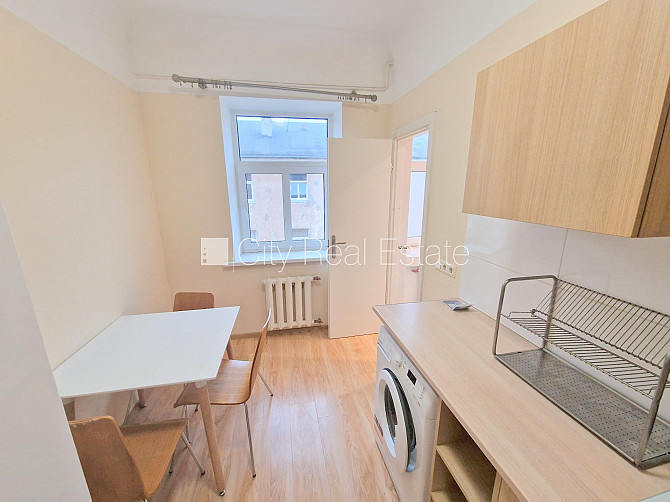 Fasādes māja, renovēta māja, slēgts pagalms, ieeja no ielas, ir lifts, kāpņu telpa pēc Rīga - foto 14