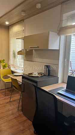 Фасадный дом, реновированный дом, благоустроенный озеленённый двор, вход с улицы, Rīga