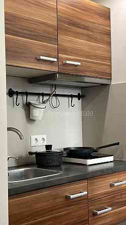 Фасадный дом, реновированный дом, благоустроенный озеленённый двор, вход с улицы, Rīga