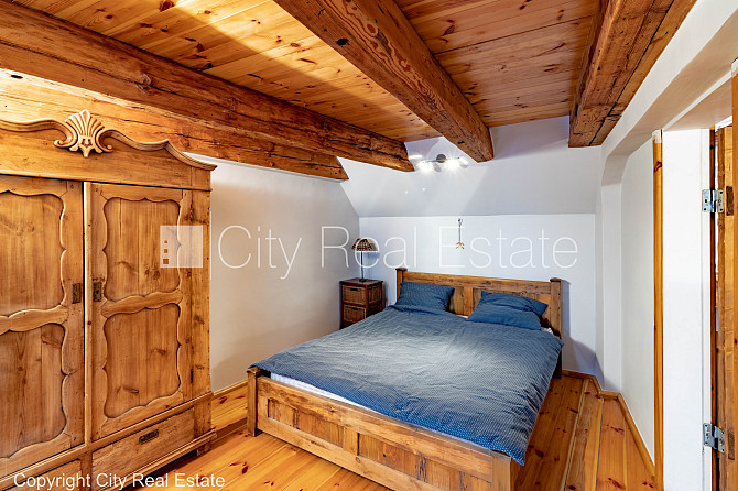 Fasādes māja, renovēta māja, bruģēts piebraucamais ceļš, ieeja no ielas, logi vērsti Rīga - foto 13