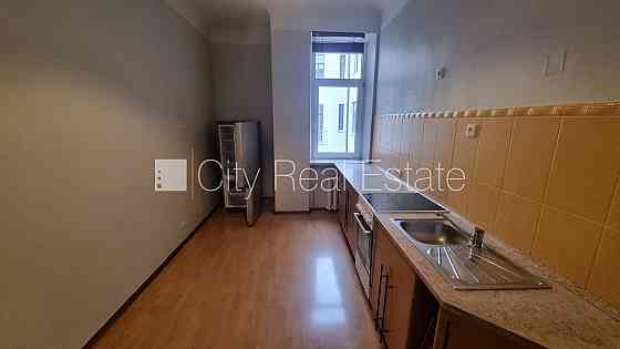 Реновированный дом, закрытый двор, лифт, лестничная клетка после капитального Рига