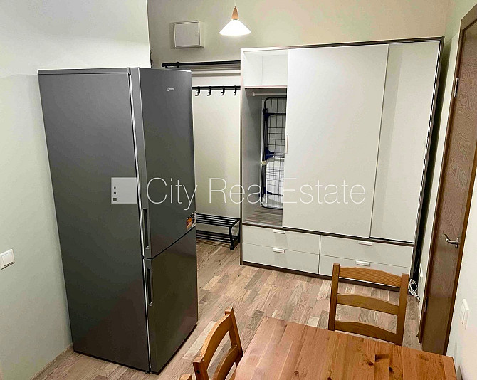 Fasādes māja, labiekārtota apzaļumota teritorija, ieeja no ielas un pagalma, kāpņu telpa pēc Rīga - foto 6