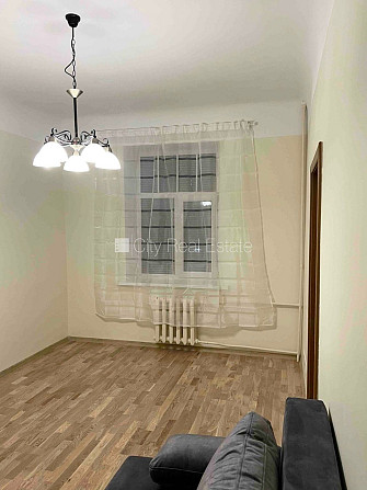 Fasādes māja, labiekārtota apzaļumota teritorija, ieeja no ielas un pagalma, kāpņu telpa pēc Rīga - foto 2