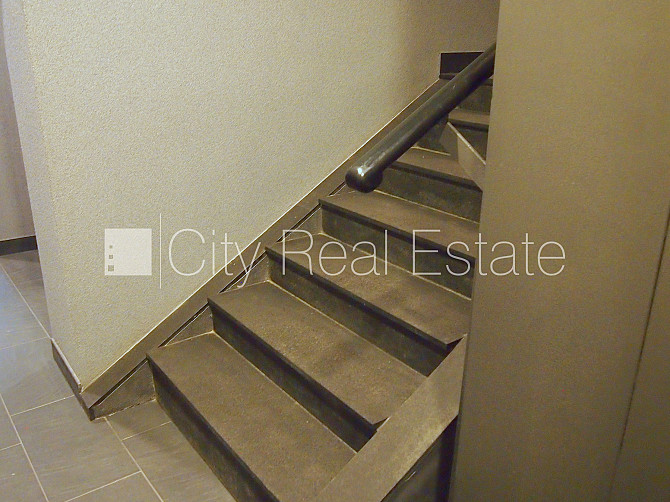 Fasādes māja, renovēta māja, ieeja no pagalma, luksuss apartamenti , ir lifts, kāpņu telpa Rīga - foto 10